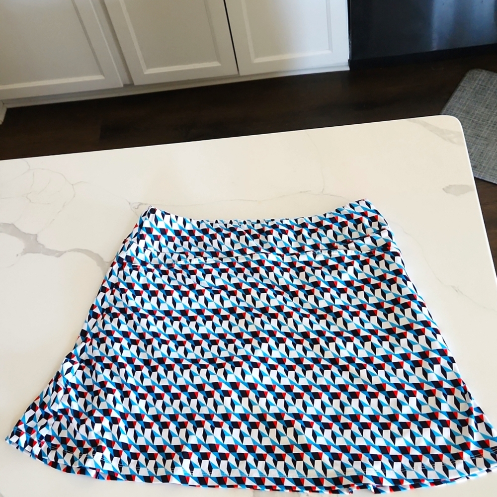 Tail Golf Skort – Geo Print with feont Pockets sz Medium New without Tags NWOT
